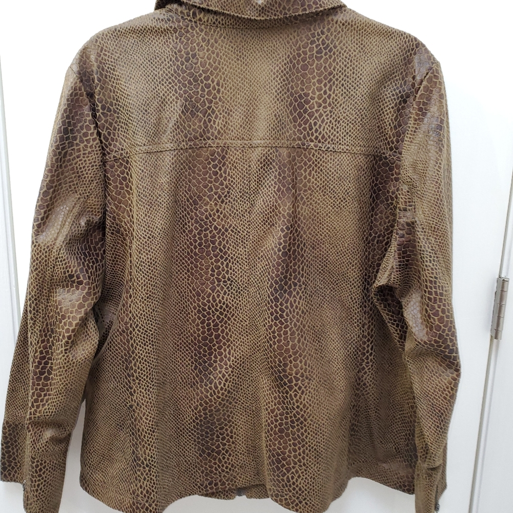 Dialogue Snake Embossed Jacket - Picture 6 of 7